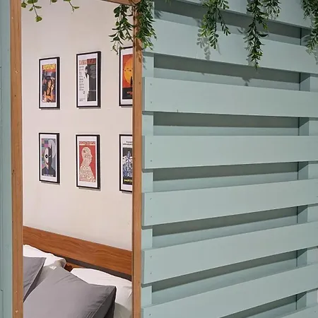 Pensionat Under The Palms 3*